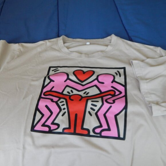 Keith Haring Tan T-Shirt With Heart Graphic. Sizes XL - Picture 4 of 4